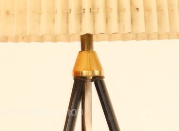 Dreibeinlampe aus den 50 Jahren Detail Ansicht der Lampenbasis