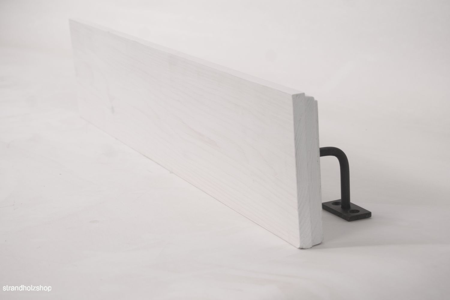 Wooden shelf with profile edge 76cm