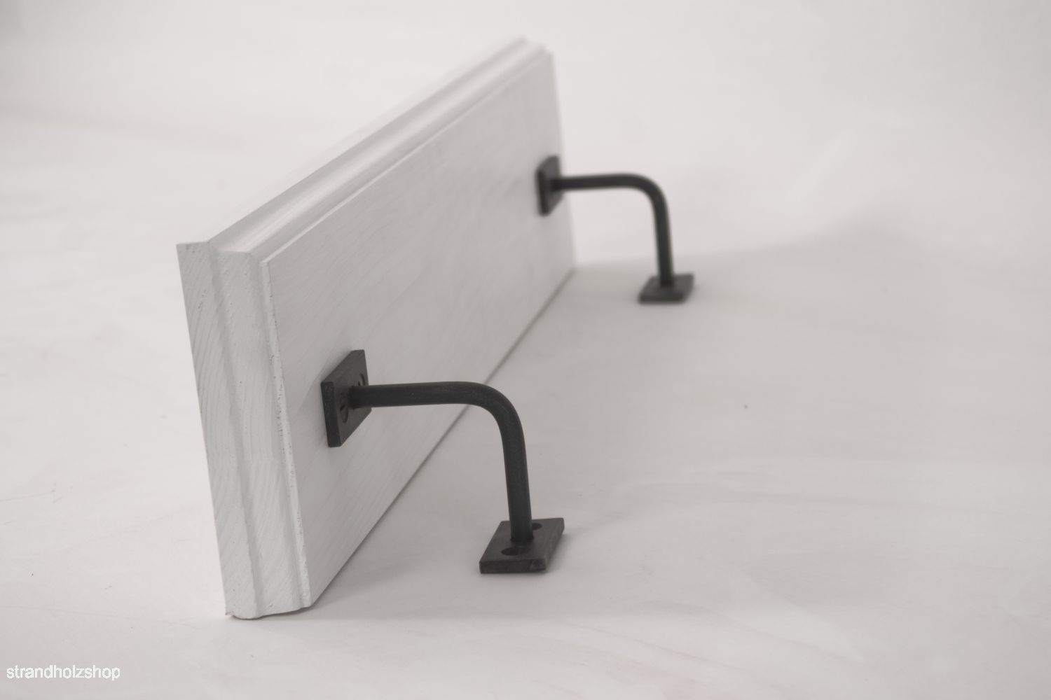 Wooden shelf with profile edge 76cm